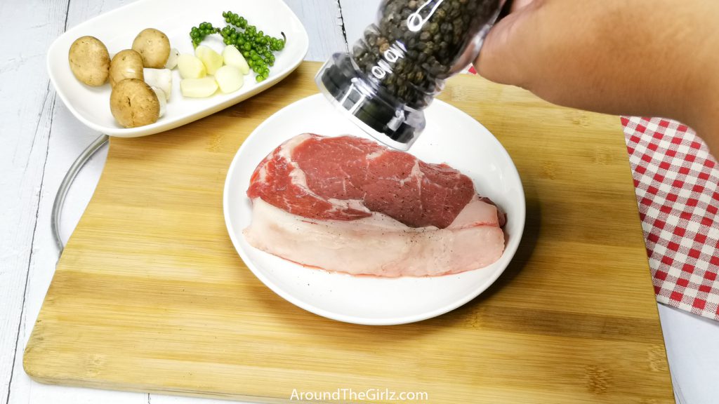 Marinate the steak with pepper